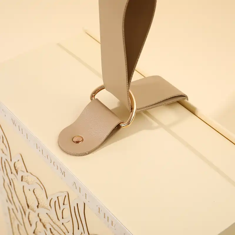 Manufacturer Custom Decorative Square Shape Magnetic Closure Cardboard Gift Packaging Boxes with Leather Handle