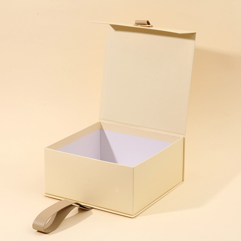 Manufacturer Custom Decorative Square Shape Magnetic Closure Cardboard Gift Packaging Boxes with Leather Handle